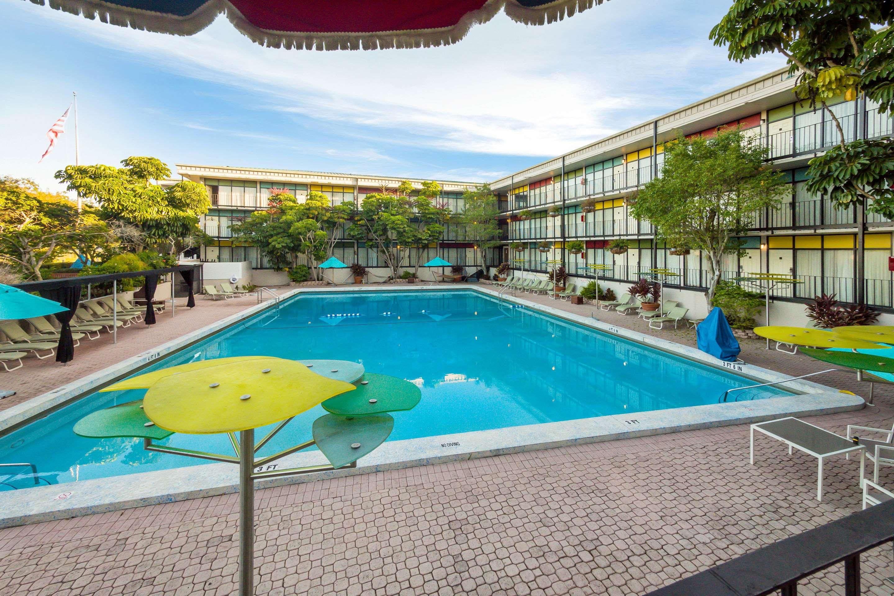Econo Chain Of Lakes Lodge