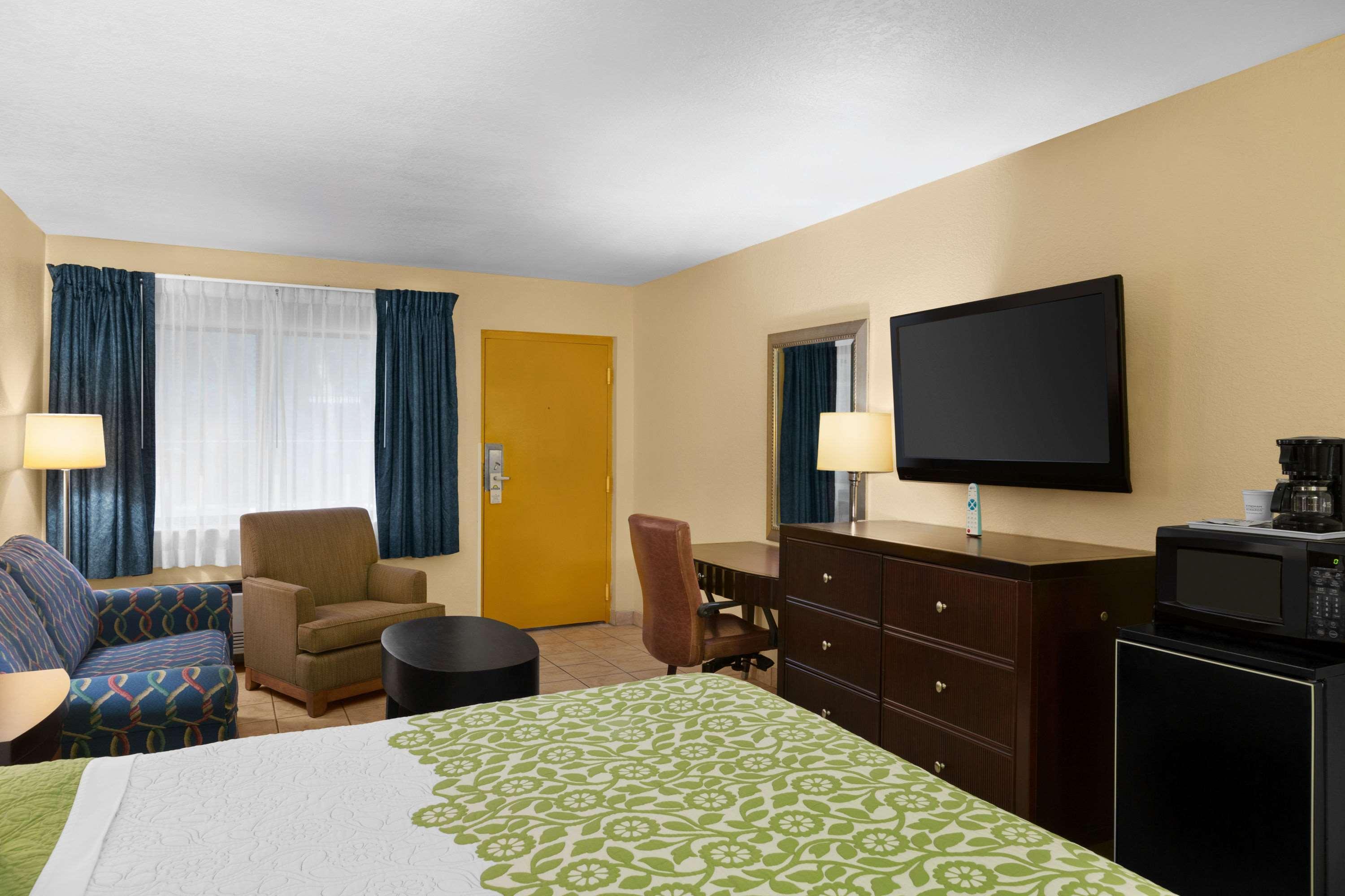 Days By Wyndham N Orlando/casselberry Hotel