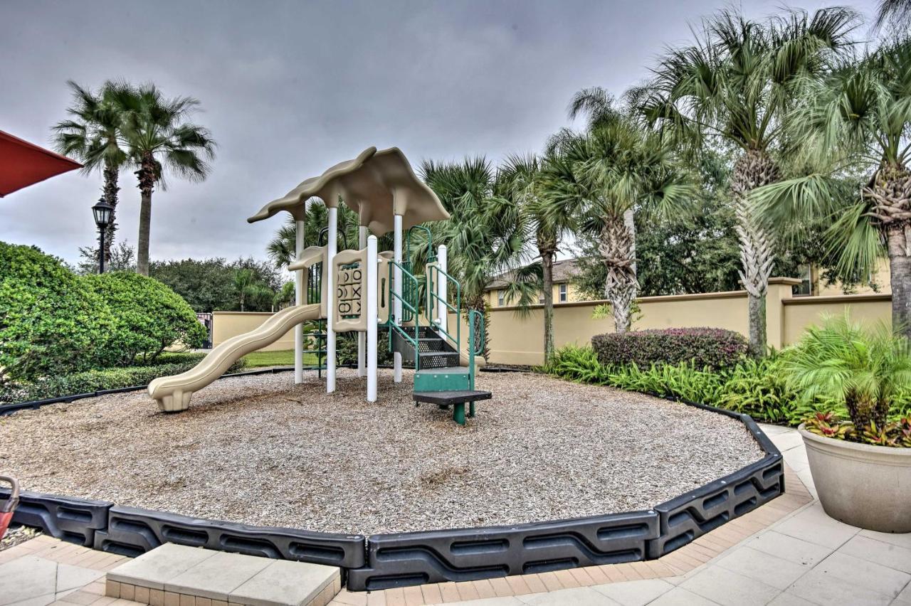 Holiday home Sunny Townhome About 9 Mi To World!