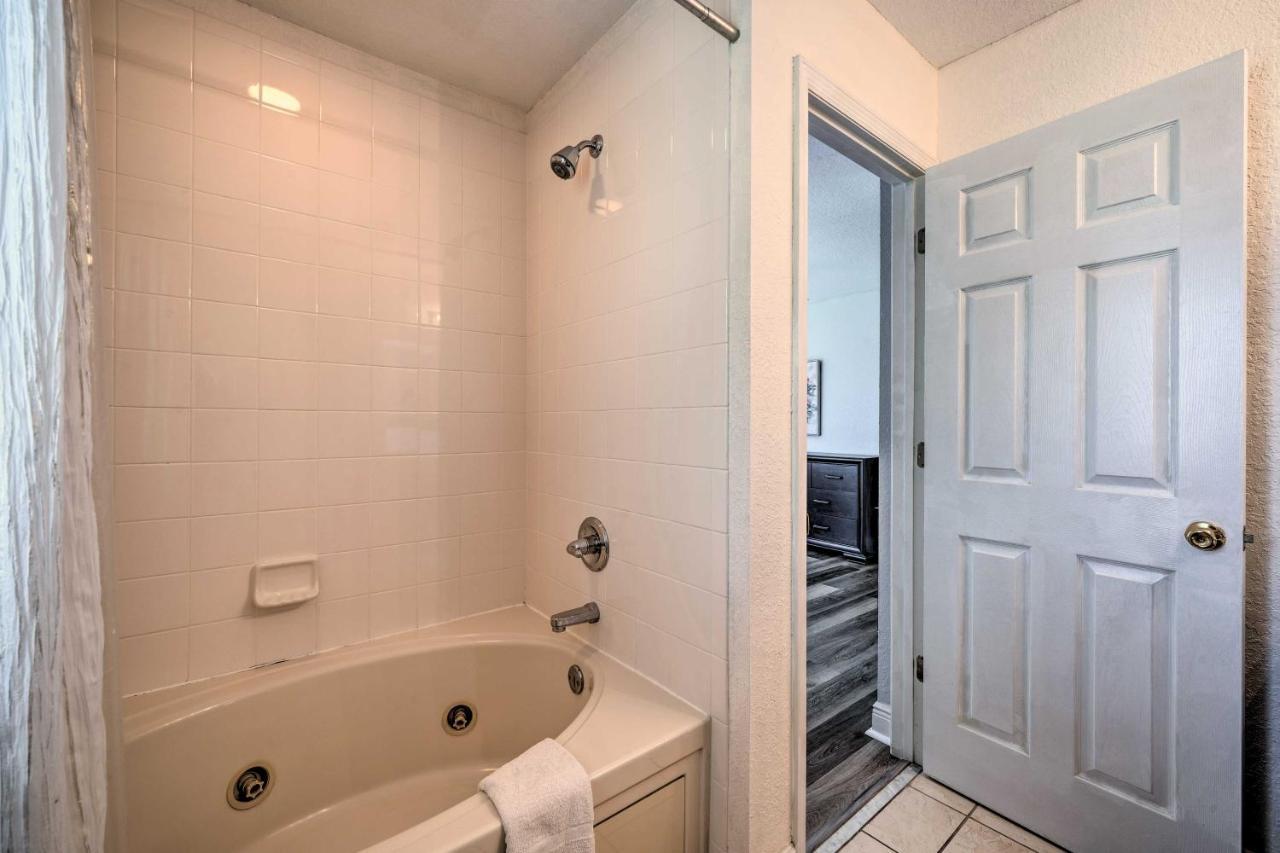 Sunny Townhome About 9 Mi To World! *
