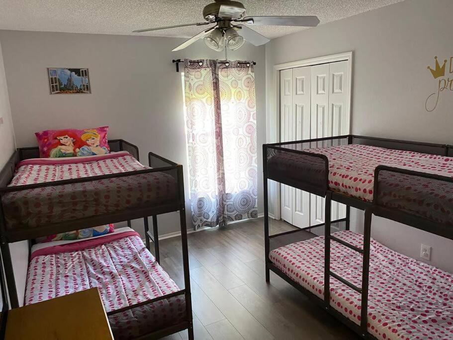 Holiday home Vacation /pool/near All Parks *