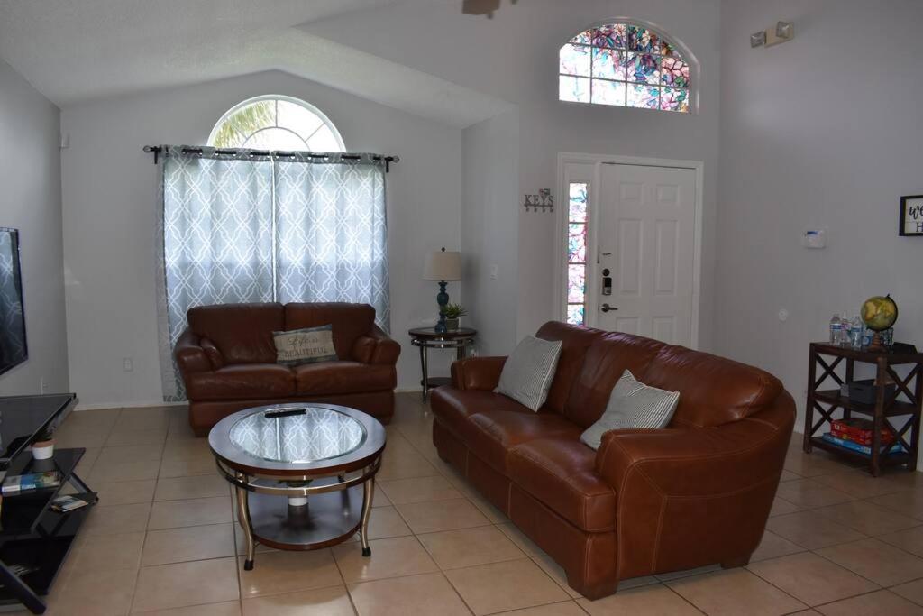 Vacation /pool/near All Parks Holiday home
