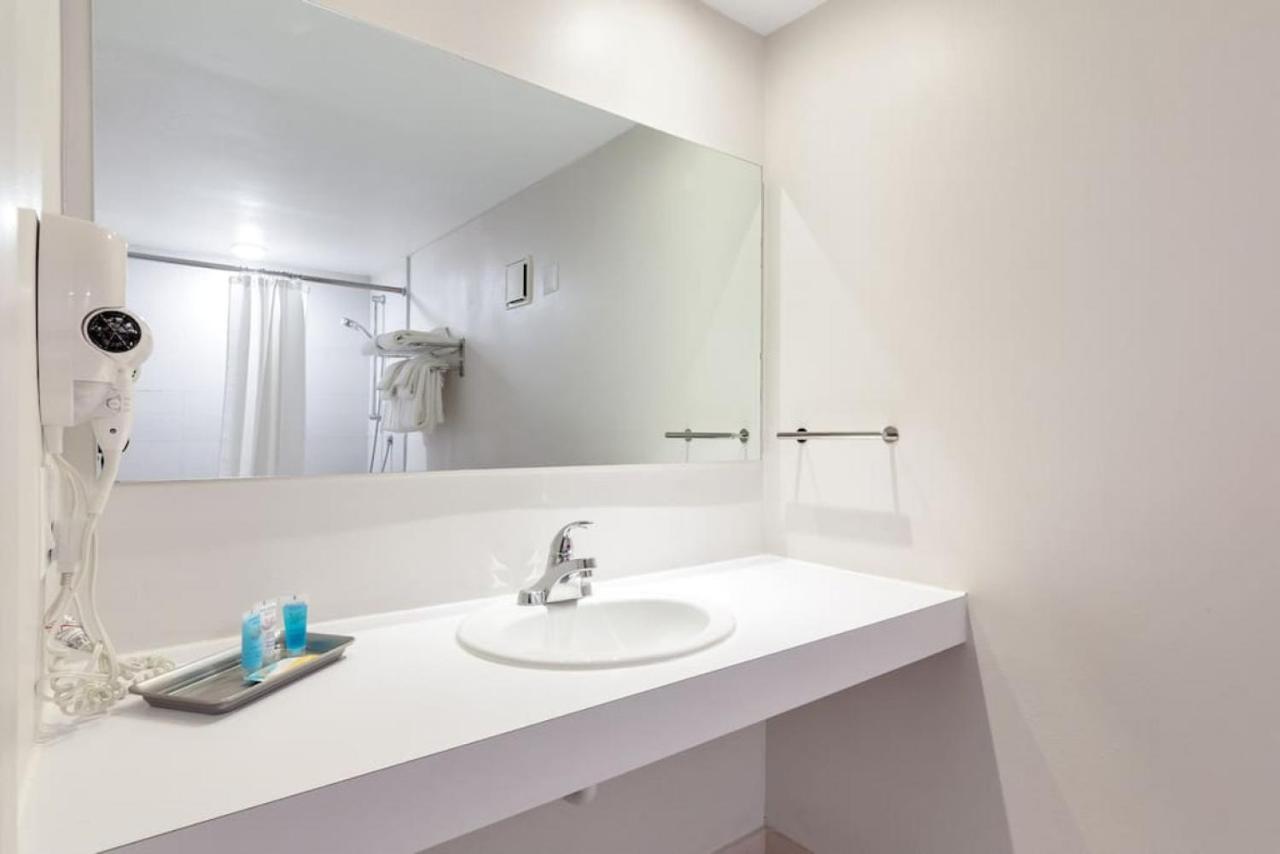 Hotel 110 Entire Studio Minutes From Disney *