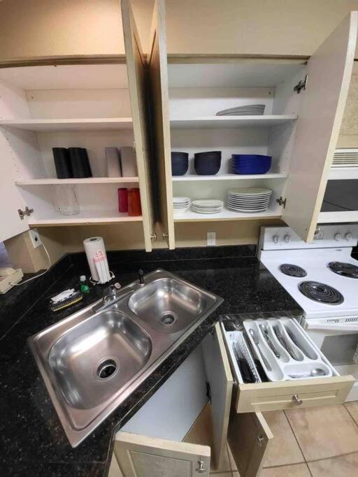 Apartment Furnished -than 10 Min From Major Parks! *