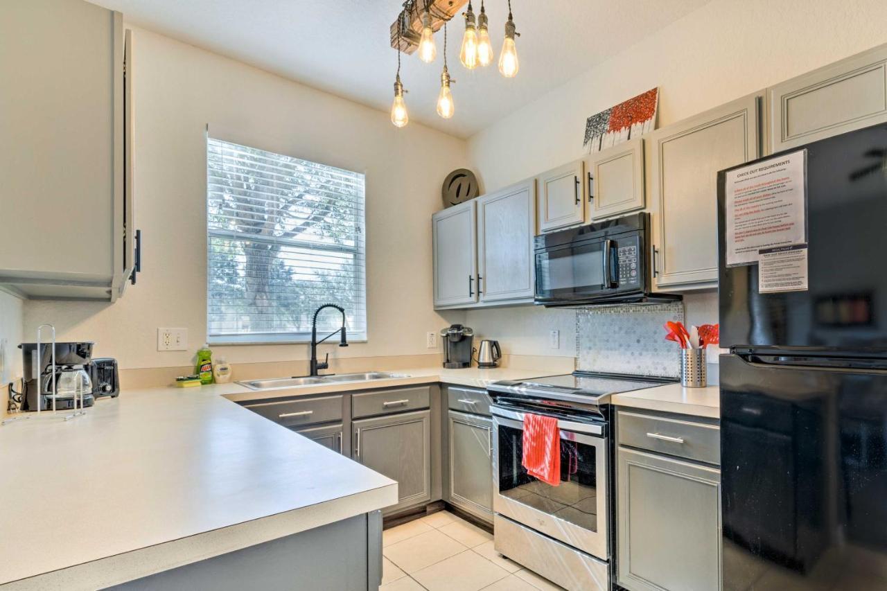 Townhome With Pool, Close To