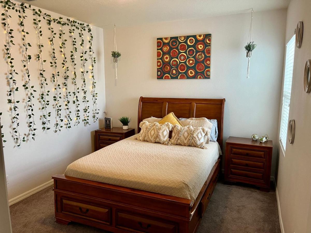 East Themed Townhome W/ Pool Access *
