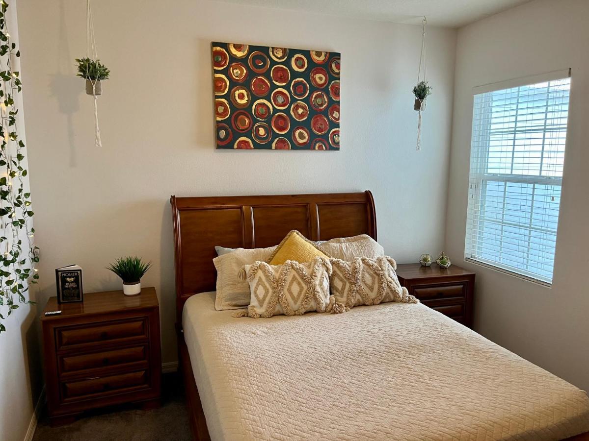 Holiday home East Themed Townhome W/ Pool Access Orlando