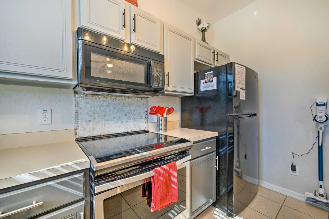 Townhome With Pool, Close To * Davenport