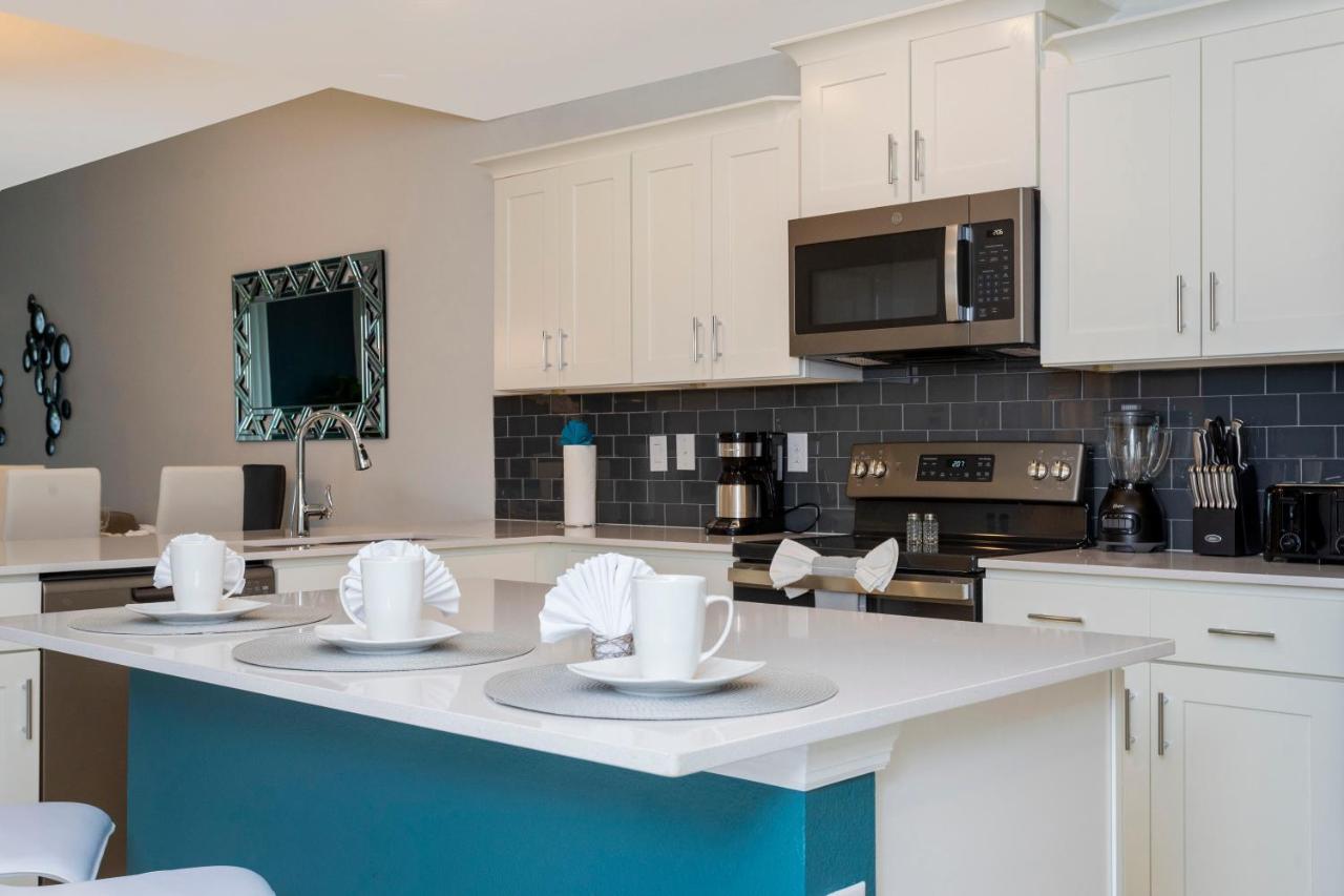 Gorgeous 2 Bedroom Close To 305 31911
