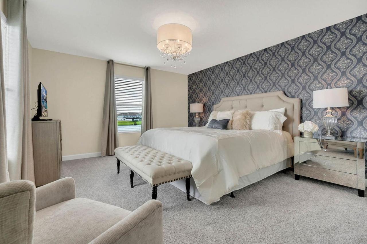 Five Bedrooms Single Family 4759 Holiday home