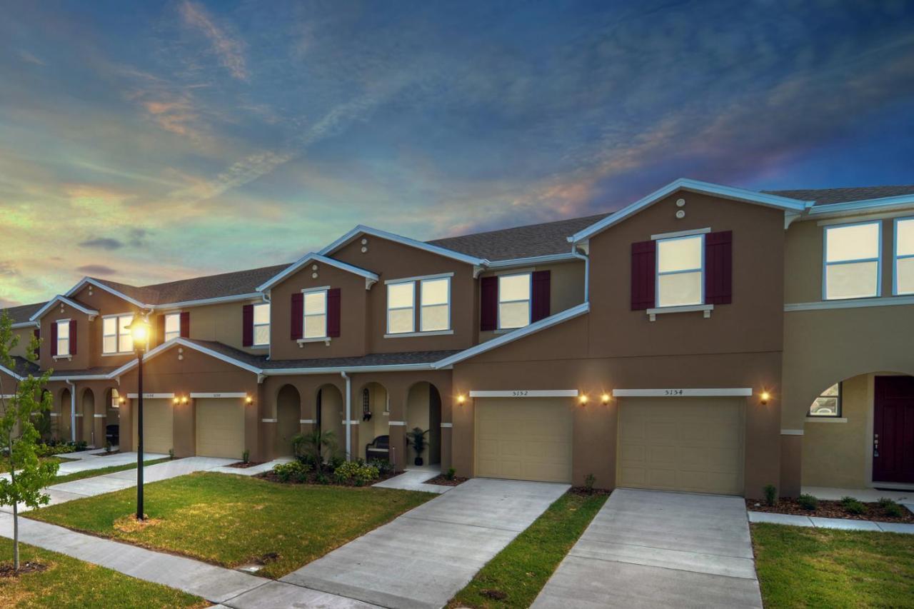 Four Bedroom W/ Gameroom 5152a