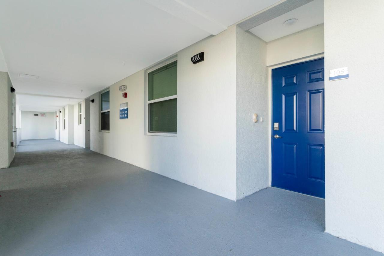 Family Friendly 2 Bd Close To @ Storey 105 3161