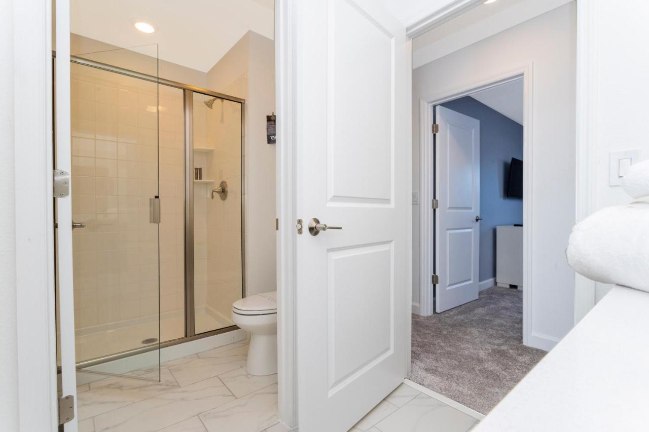 Gorgeous 4 Bd W/ Pool Close To @ Storey 2963 *