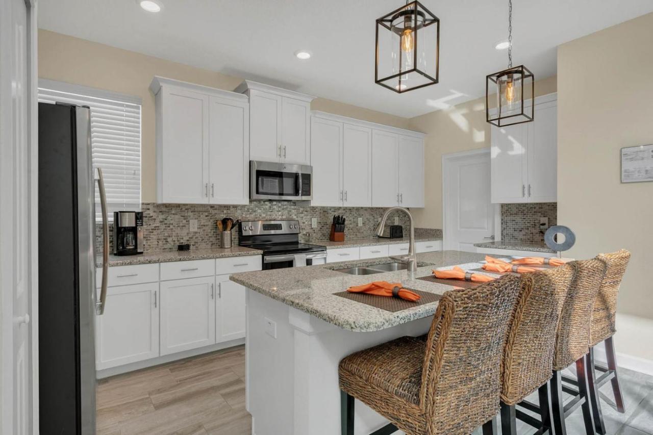 Five Bedrooms Single Family 4759 Kissimmee