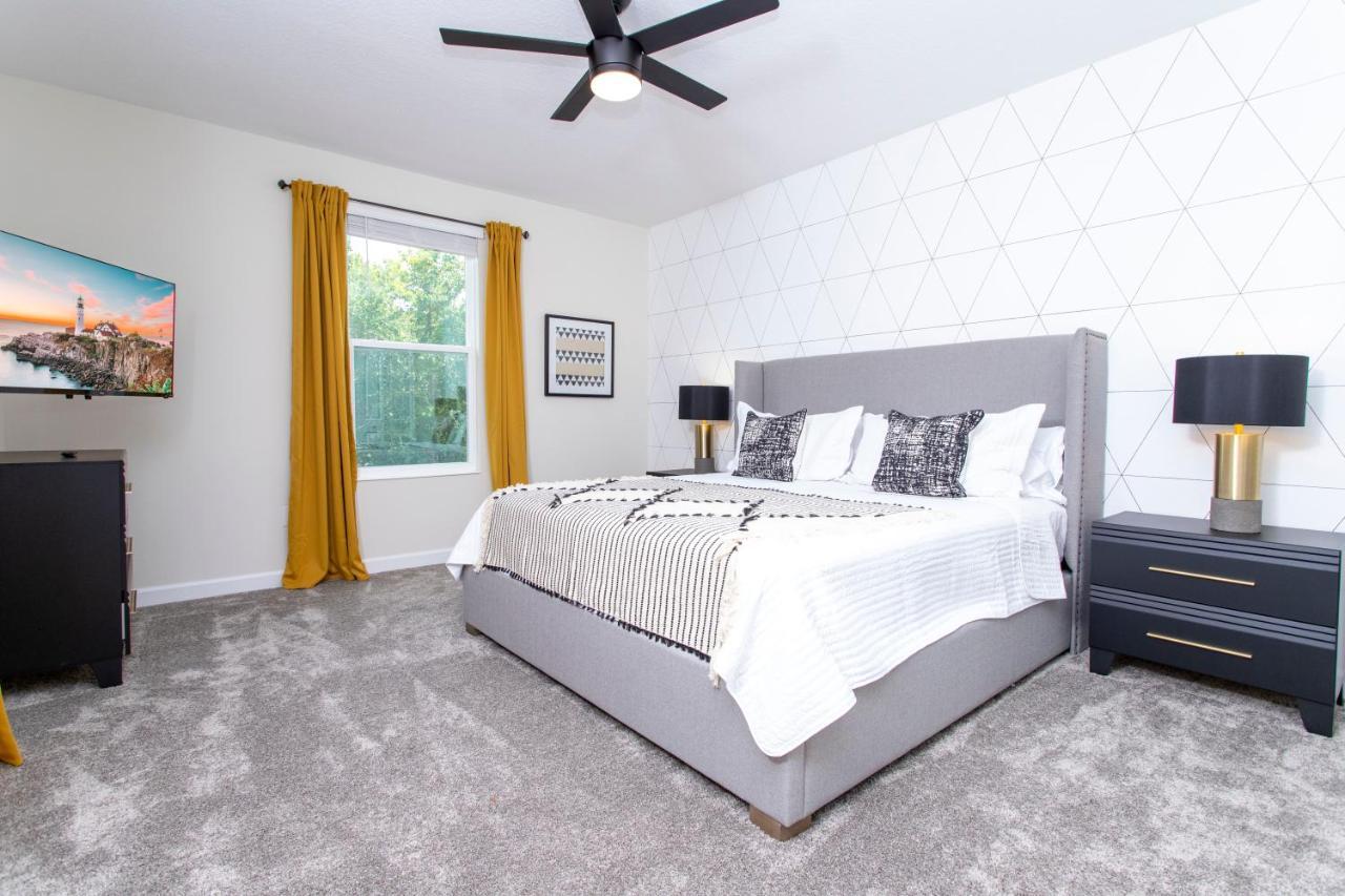 Stunning 5 Bd W/ Pool Close To @ Storey 2767 *