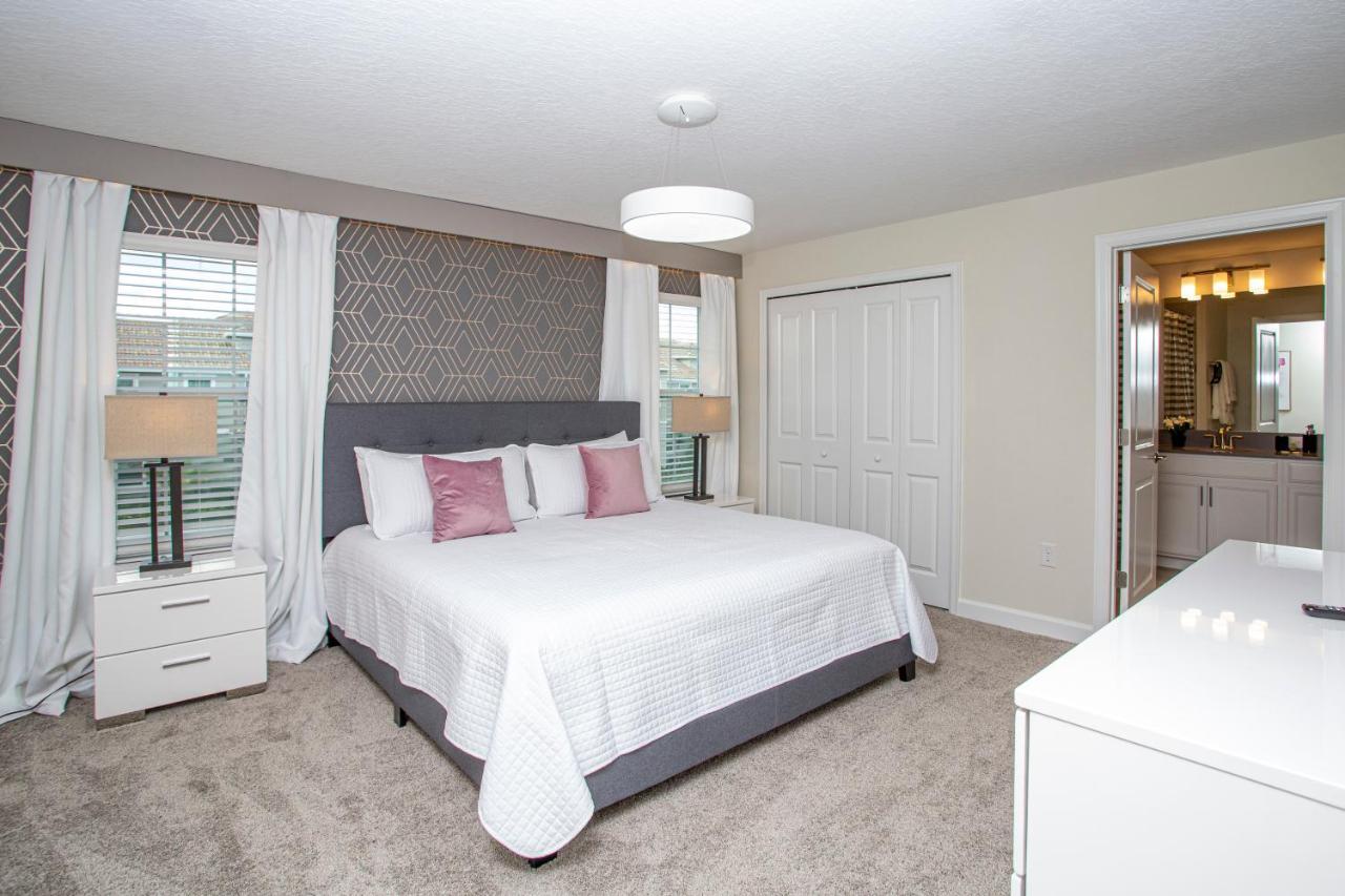 Gorgeous 4 Bedroom W/ Pool Close To 4836 Holiday home *