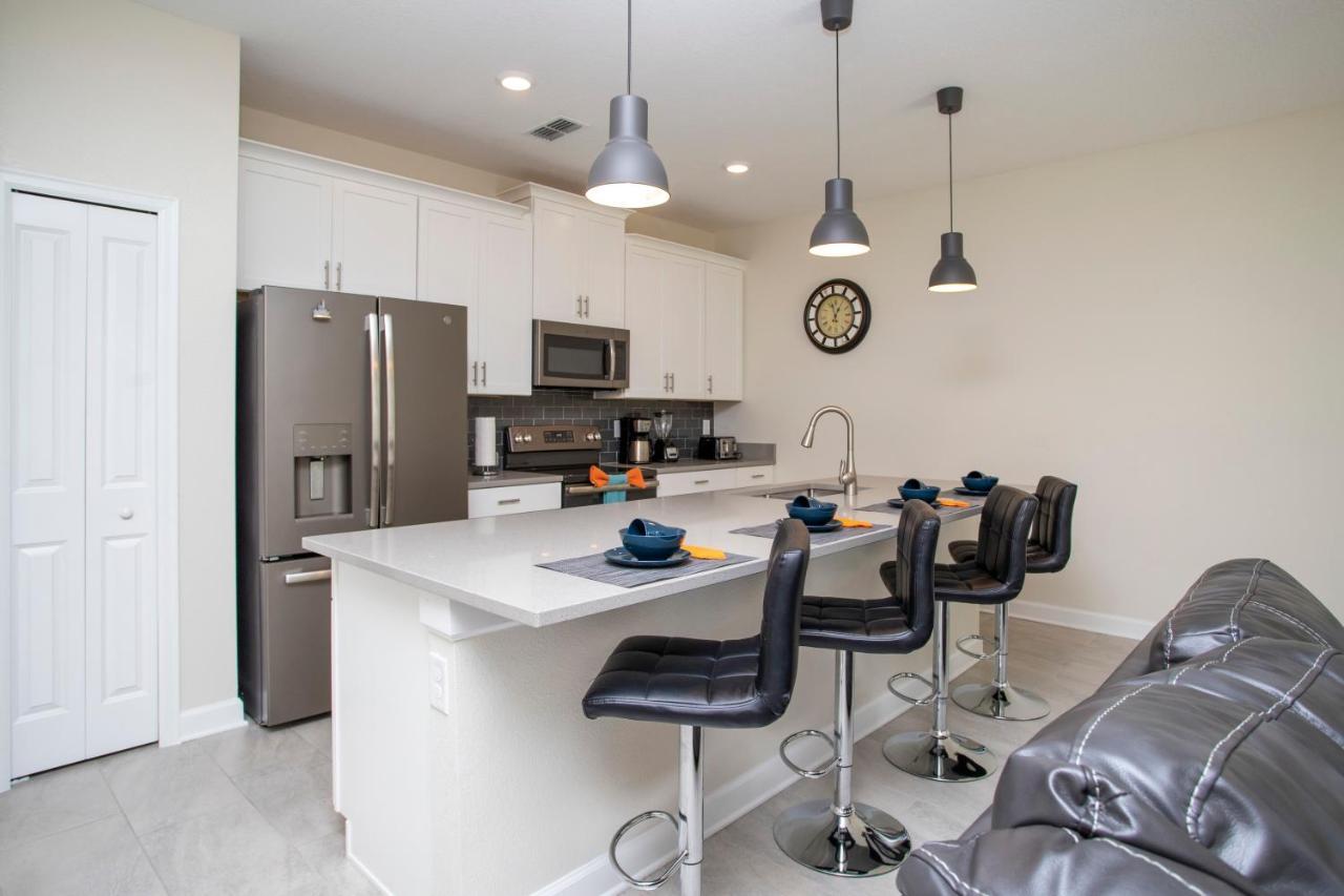Gorgeous Four Bd W/ Pool Close To 5035 *