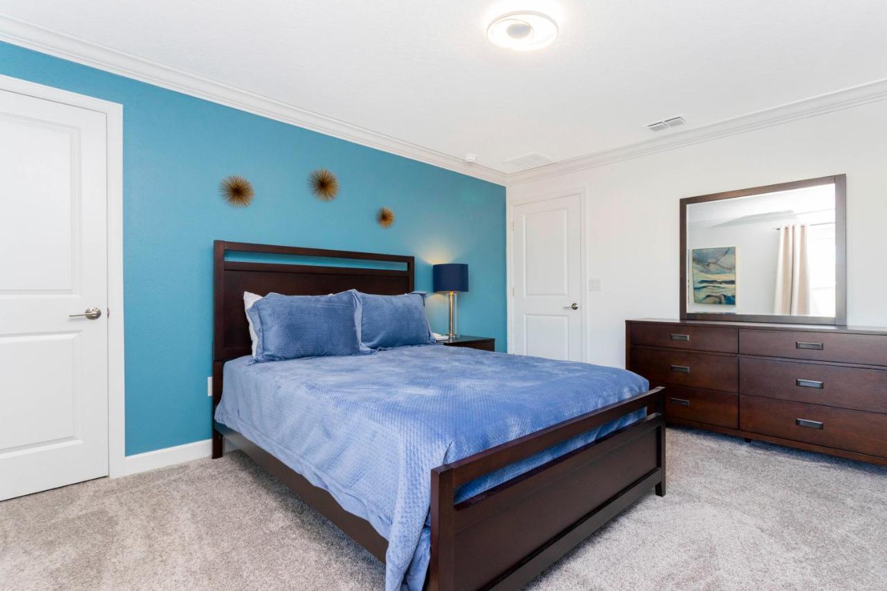 Wonderful 5 Bd Close To @ Storey 2980 *