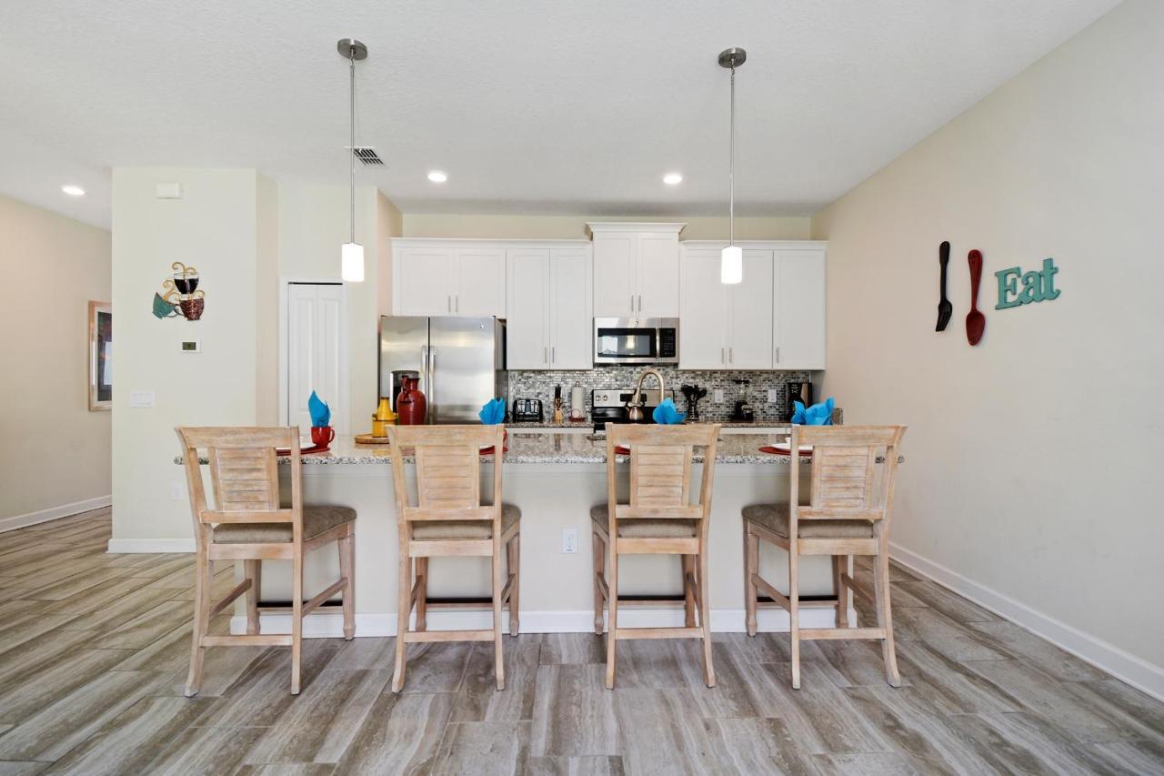 Four Bedrooms With Pool 3079 Holiday home *