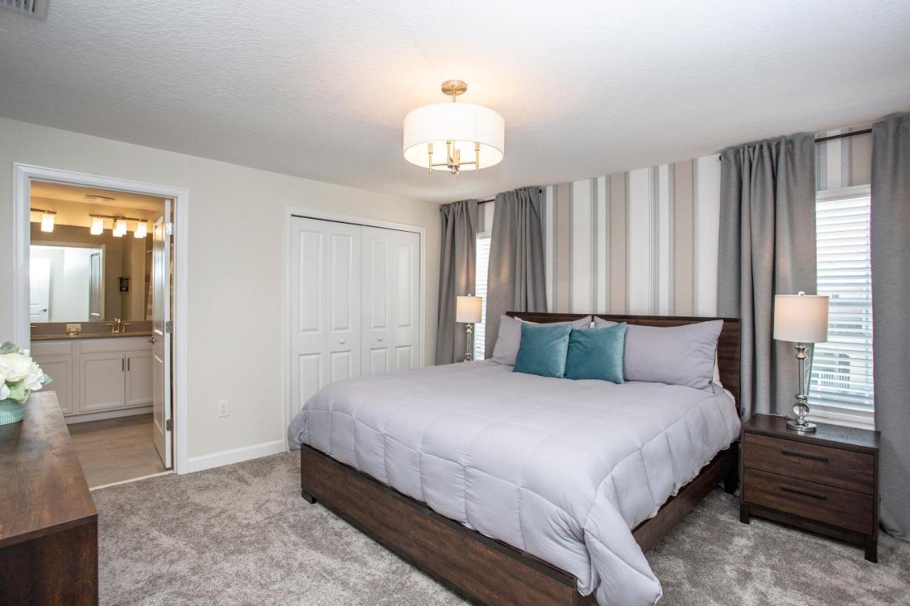 Luxurious 4bd W/ Pool 4983 *