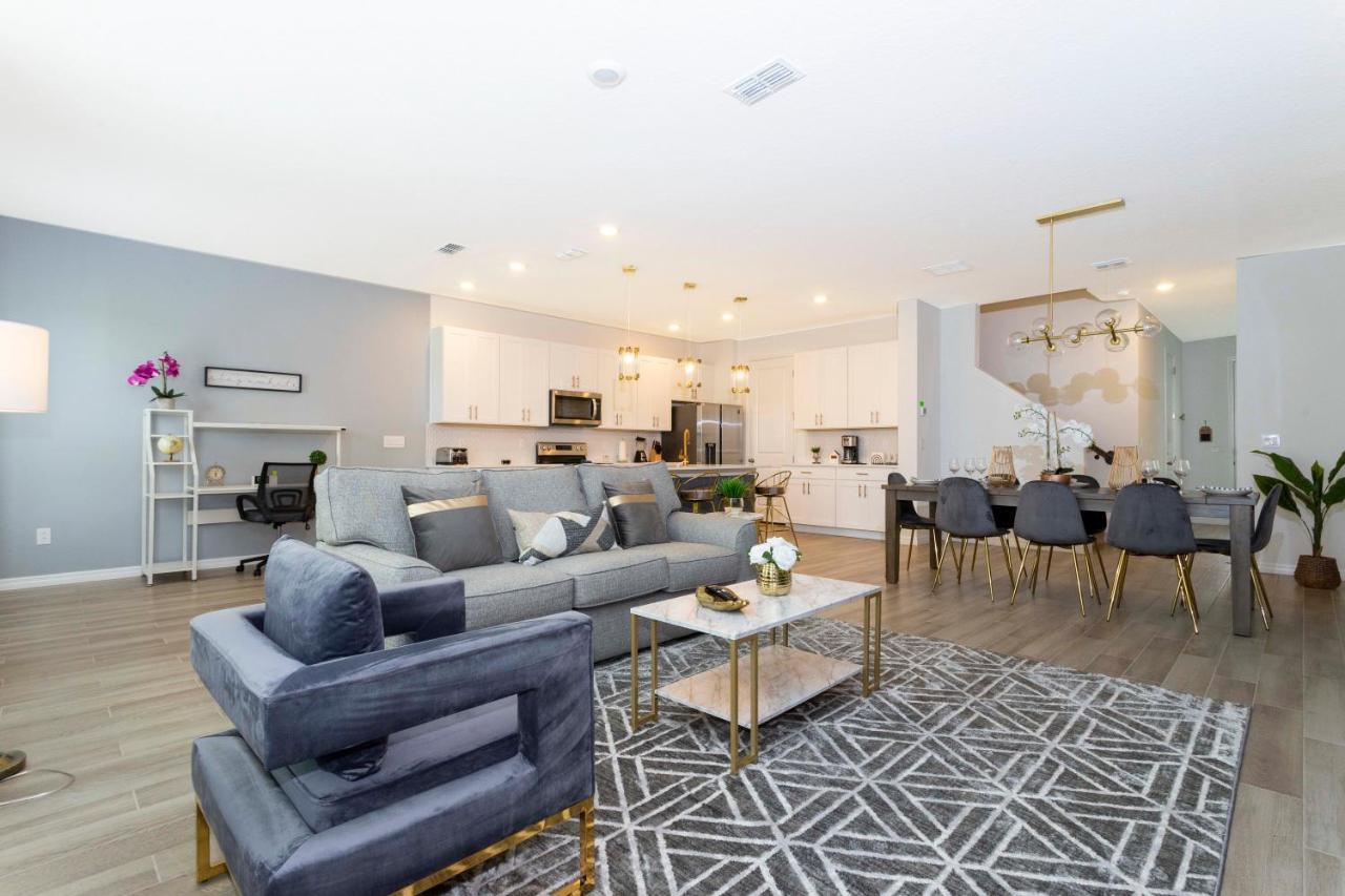 Cozy 3 Bd Close To @ Enclaves At Festival 808 *