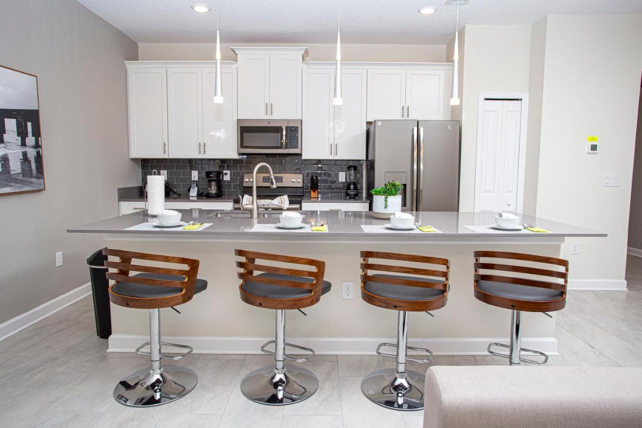 Gorgeous 4 Bedroom W/ Pool Close To 4836