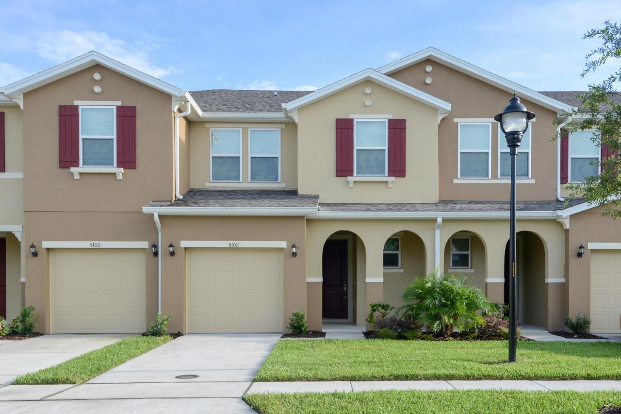 Four Bedrooms Townhouse 5102