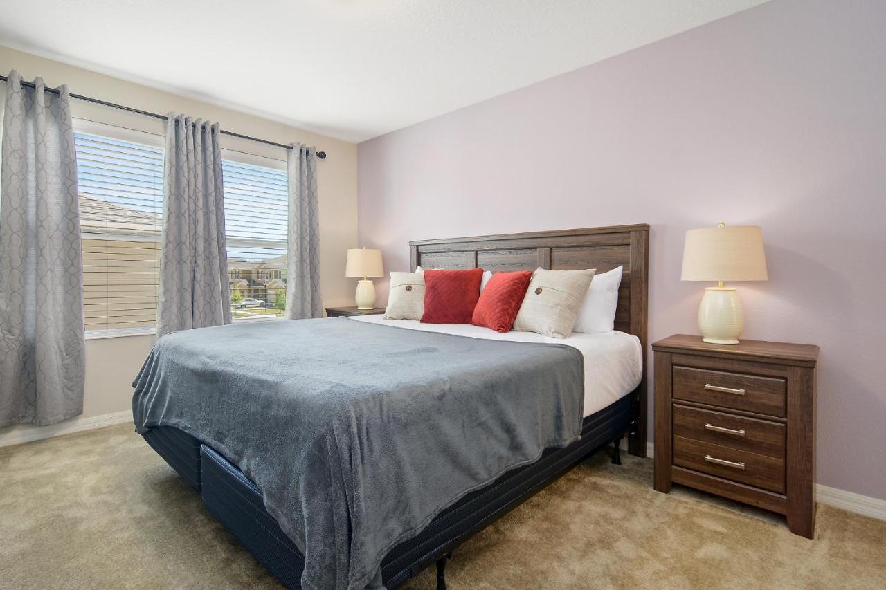 Four Bedroom W/ Gameroom 5152a *