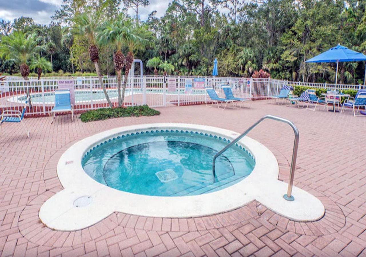 Resort Barefoot