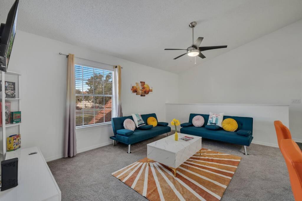 Apartment Stylish Themed Family Unit- 10 Mins Away *