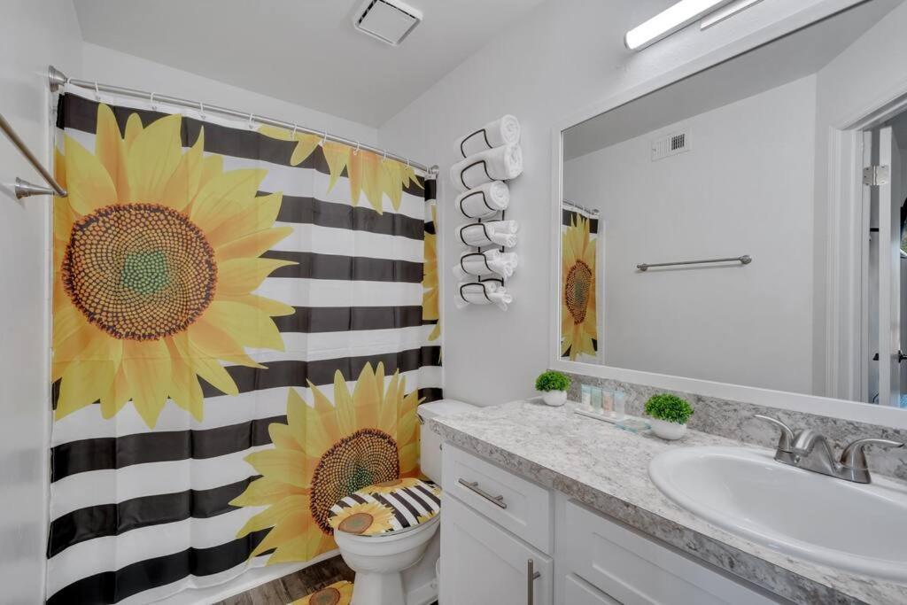 Apartment Stylish Themed Family Unit- 10 Mins Away Kissimmee