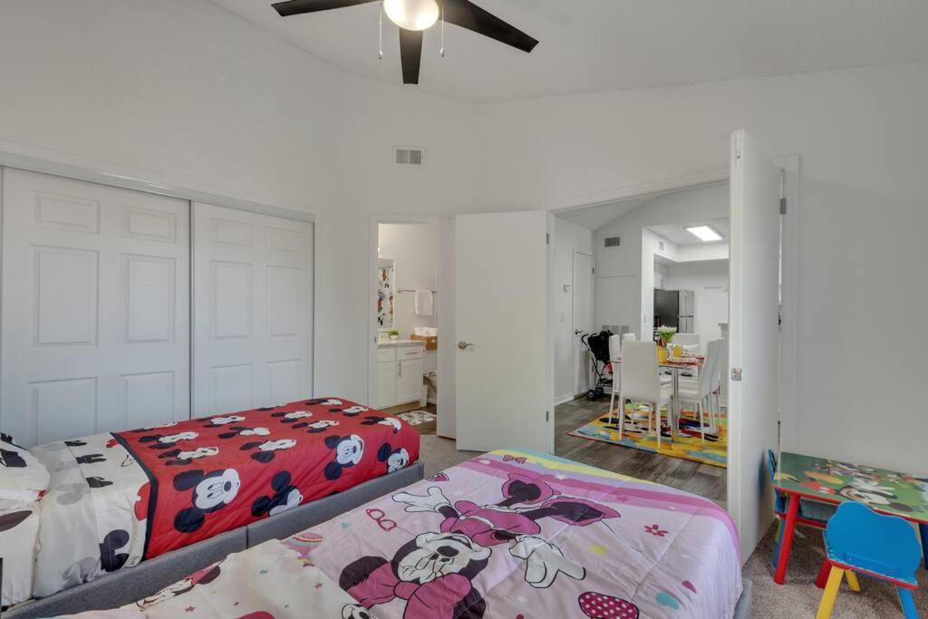 Apartment Stylish Themed Family Unit- 10 Mins Away *