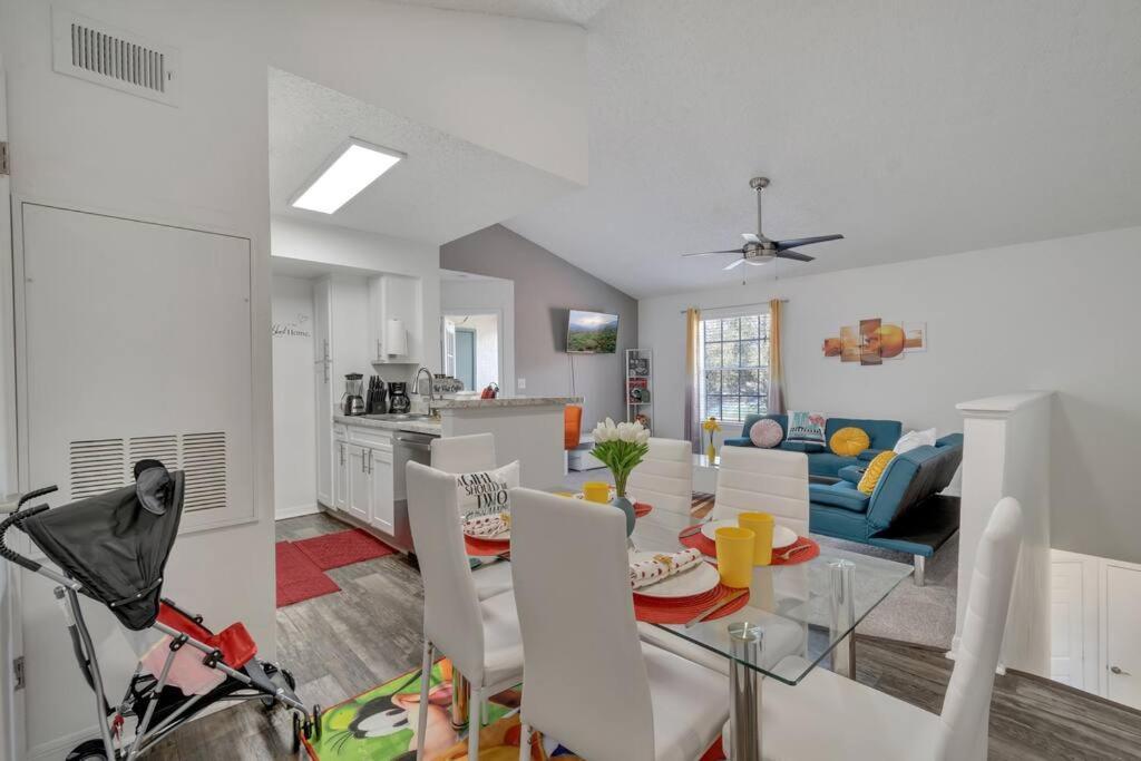 Stylish Themed Family Unit- 10 Mins Away Apartment Kissimmee