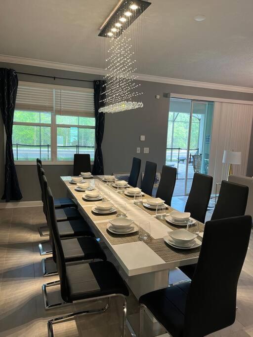 Luxury 9br @ Storey Near Villa