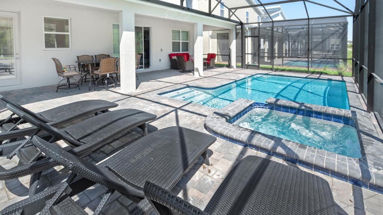 Luxury 9br @ Storey Near Villa *