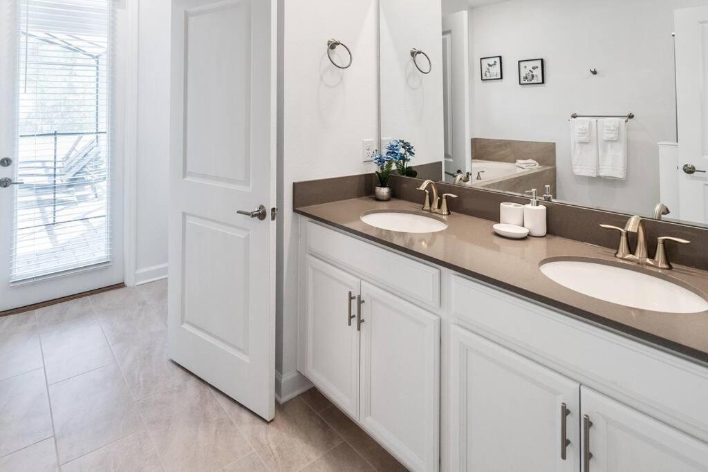 Luxury 9br @ Storey Near Kissimmee