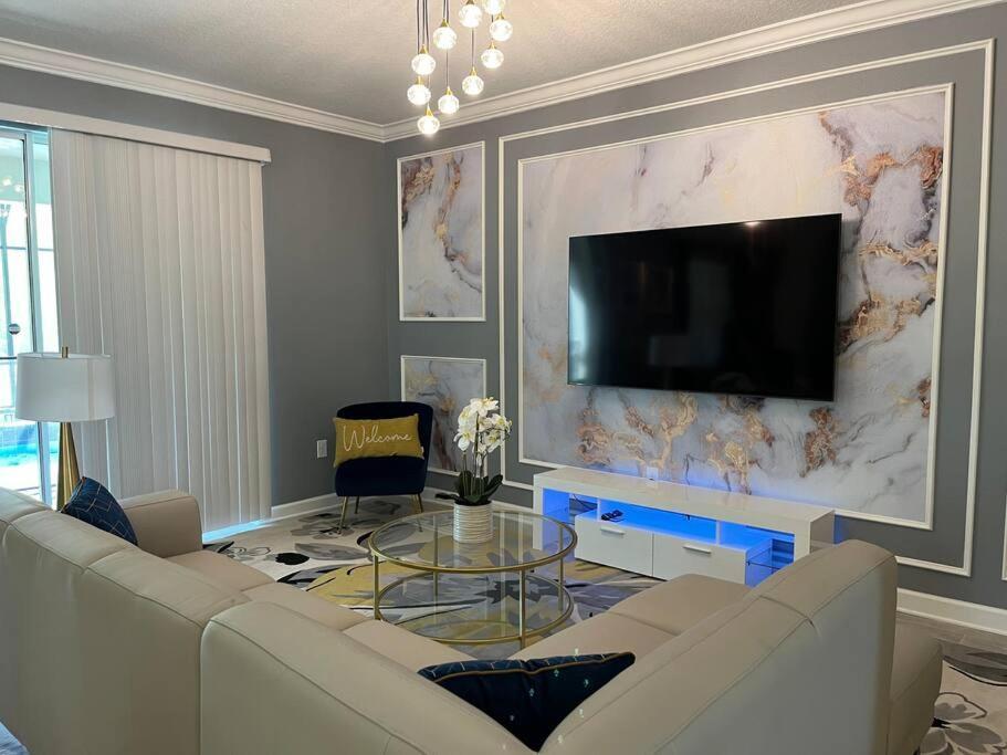Luxury 9br @ Storey Near
