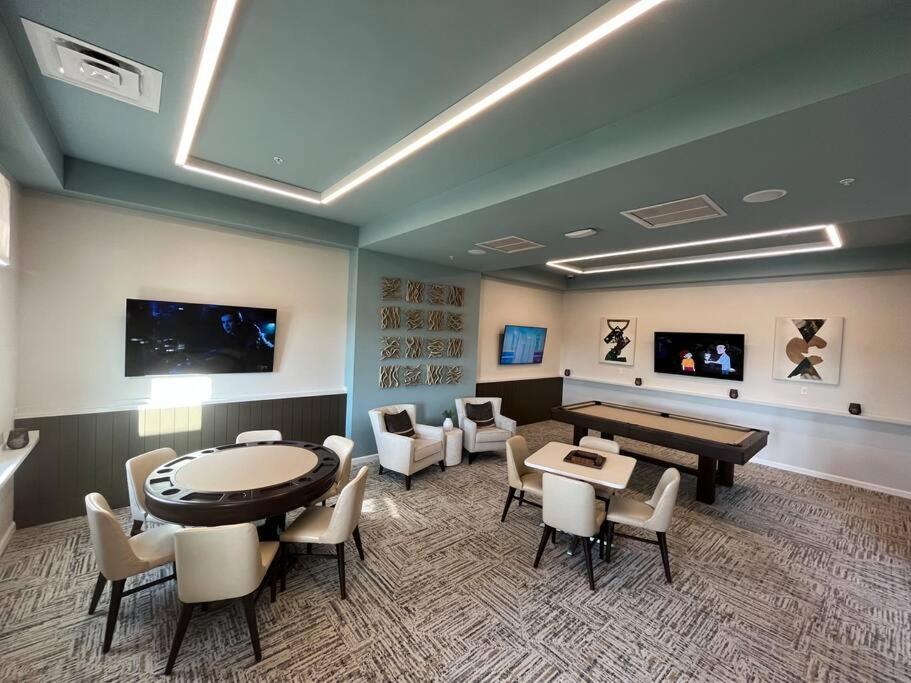 Luxury 9br @ Storey Near