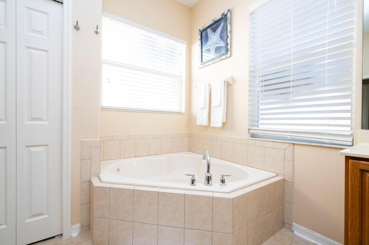 Stunning 5 Bd W/ Pool Close To 7420