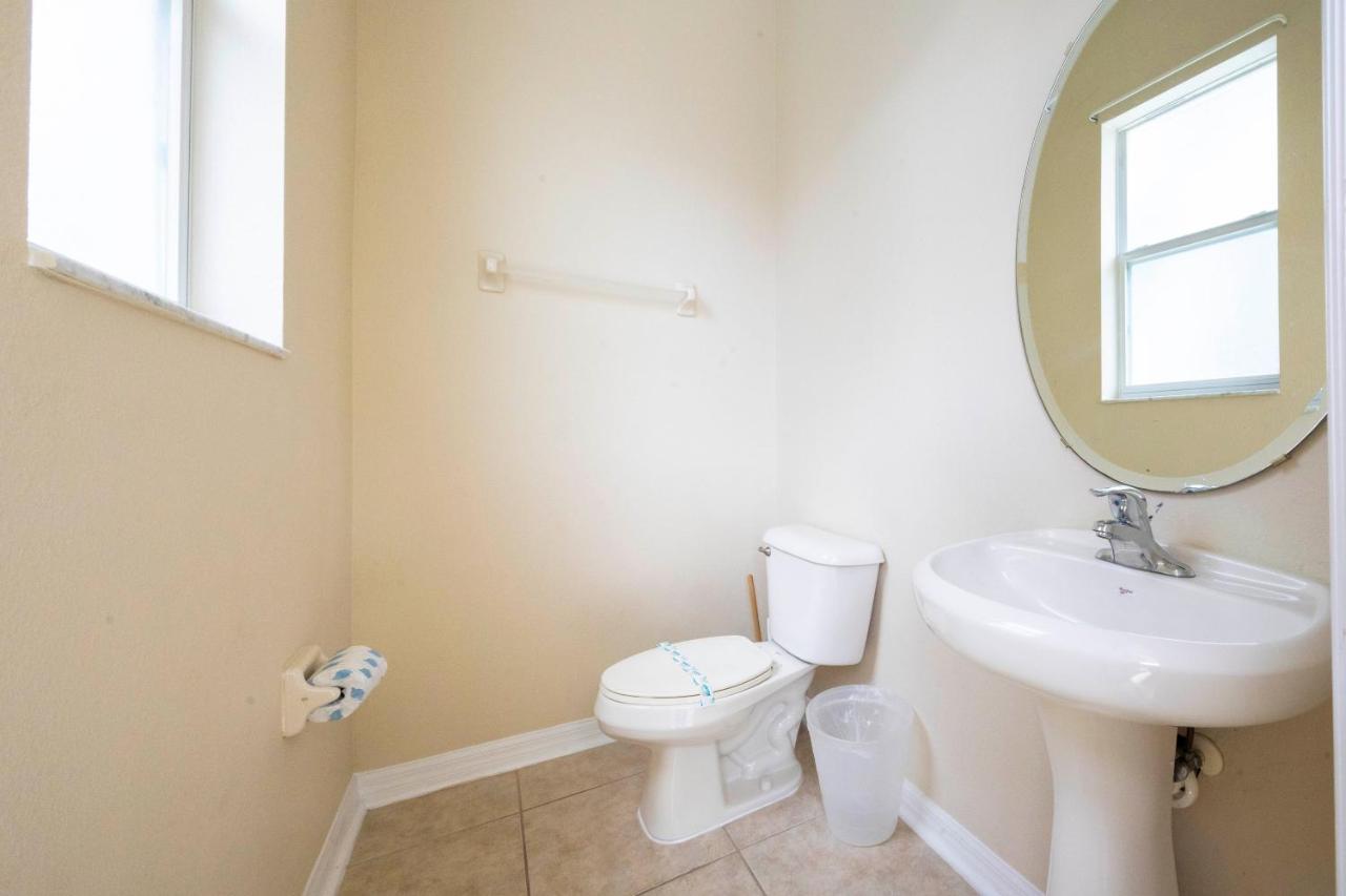 Stunning 5 Bd W/ Pool Close To 7420
