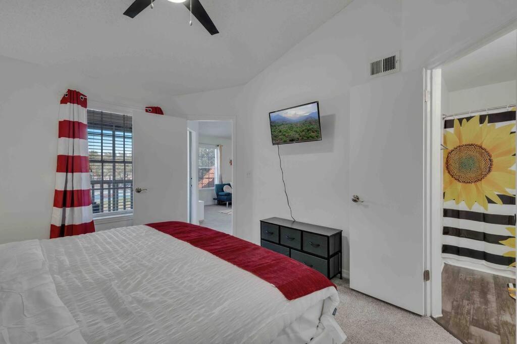 Apartment Stylish Themed Family Unit- 10 Mins Away *