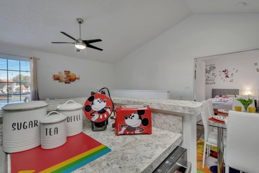 Stylish Themed Family Unit- 10 Mins Away Apartment