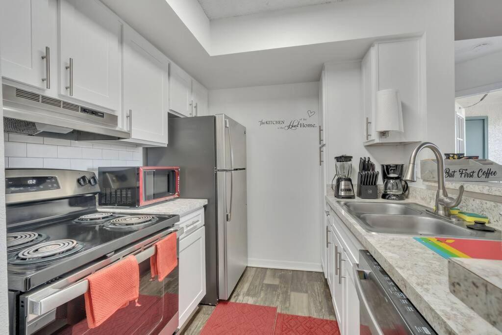 Stylish Themed Family Unit- 10 Mins Away Apartment Kissimmee