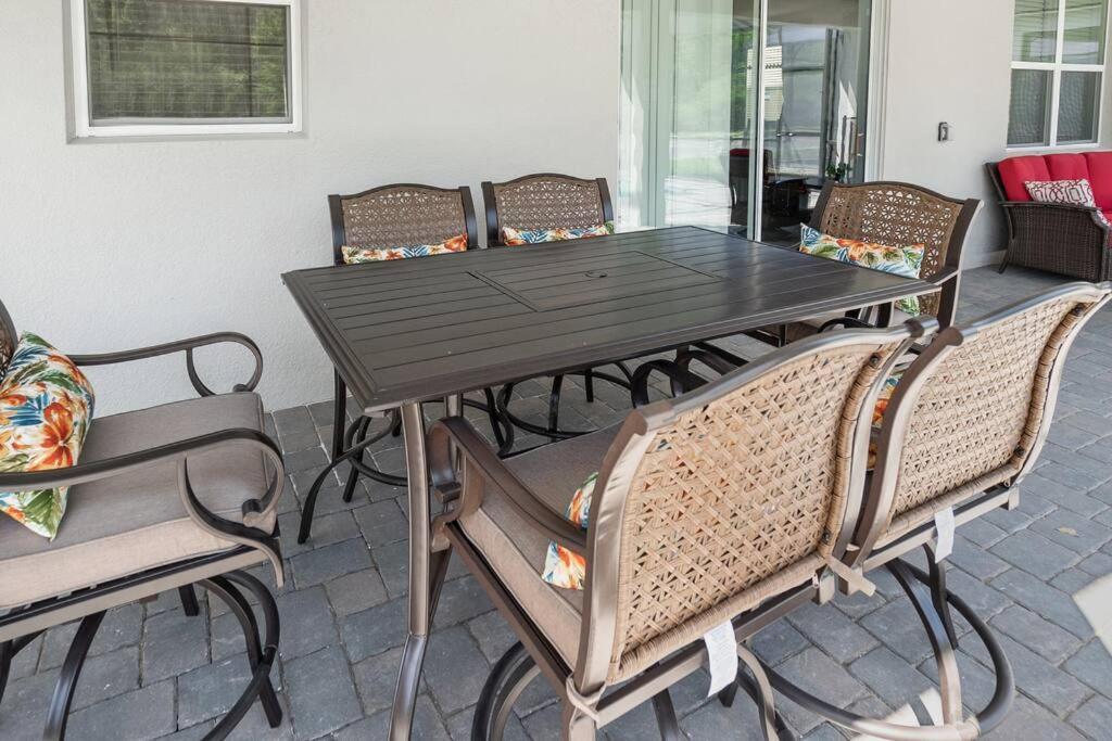 Luxury 9br @ Storey Near *