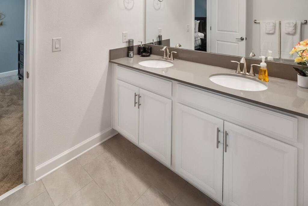 Villa Luxury 9br @ Storey Near *
