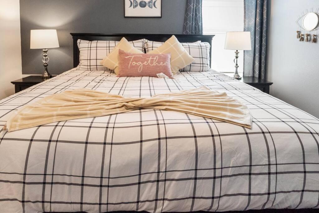Villa Luxury 9br @ Storey Near *