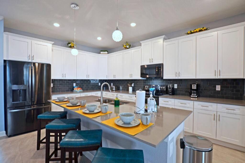 Amazing 6br @ Storey Near