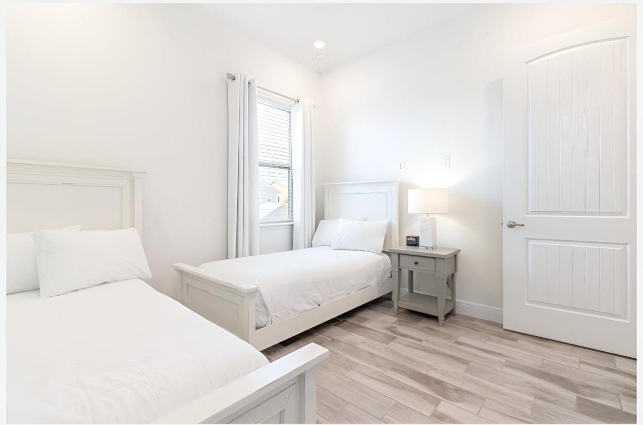 Zay & Zac's Shake Shack Villa