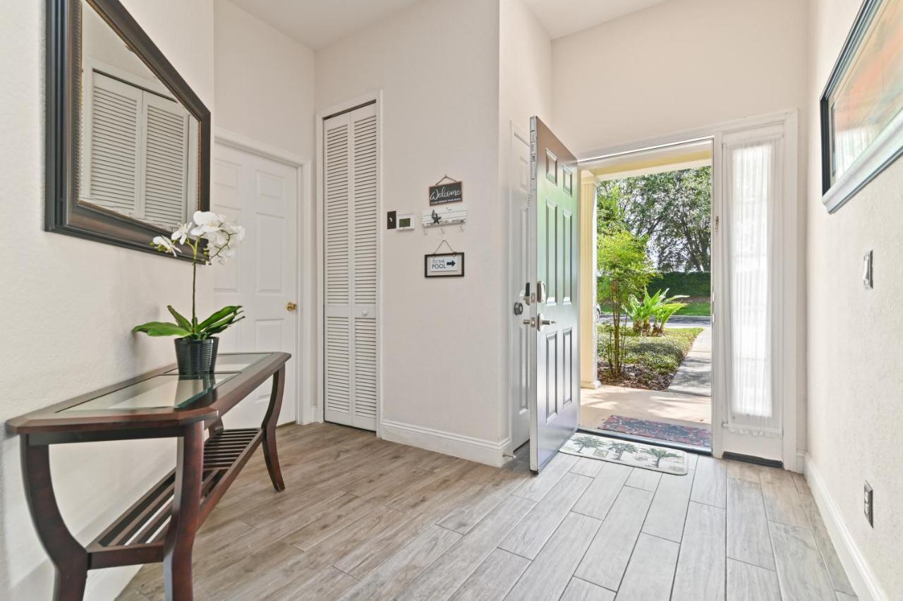 Cristina's Tropical Villa/ Just Minutes From Disney!