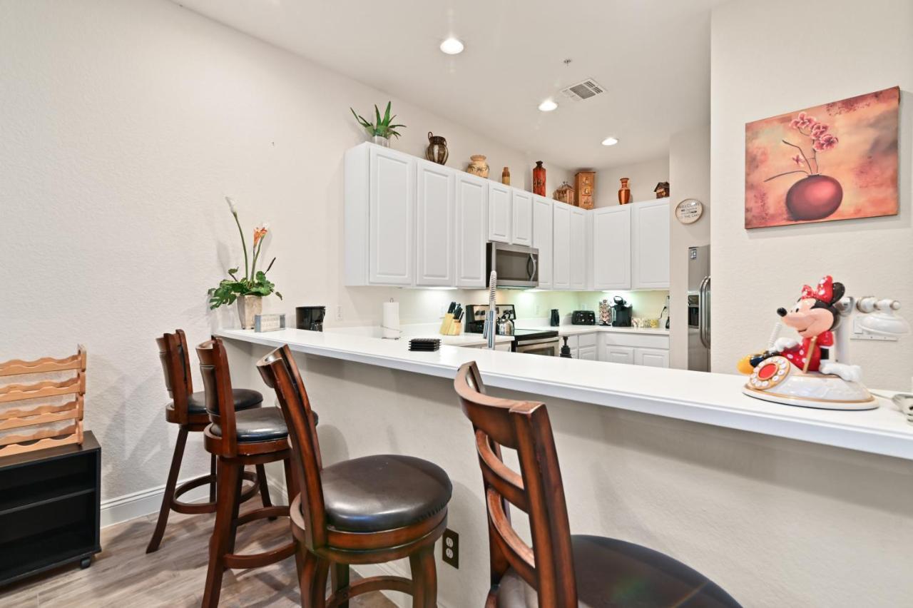 Cristina's Tropical Villa/ Just Minutes From Disney! Apartment *